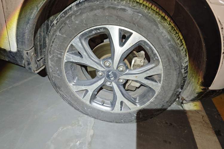 Used Kia KX3 2015 1.6L Automatic Two-Wheel Drive DLX Right Front Wheel Hub