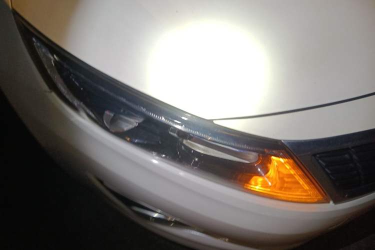 Used Kia K5 2015 2.0L Automatic LUX Right Front Headlight