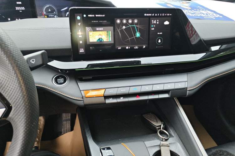 Used CHANGAN UNI-V 2023 1.5T Prestige Model Audio And AC Panel