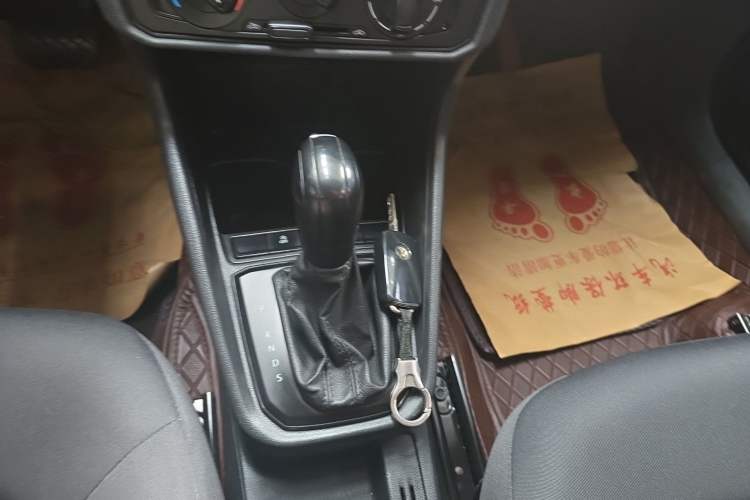 Used Volkswagen Santana 2019 1.5L Automatic Fashion Edition China VI Gear Lever