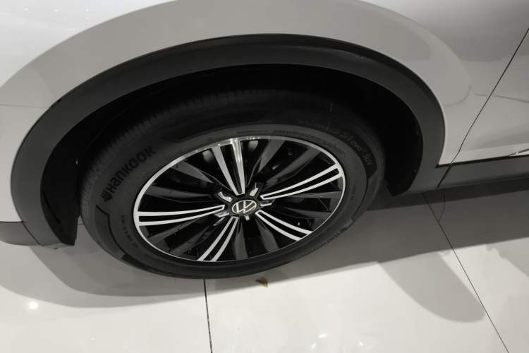 Used Volkswagen Tiguan L 2021 330TSI Automatic Two-Wheel Drive Smart Edition
