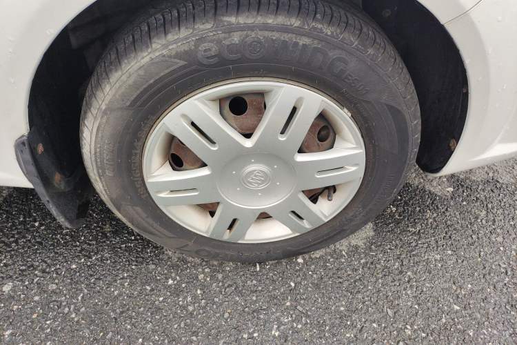 Used Buick Excelle 2013 1.5L Manual Classic Model Right Front Wheel Hub