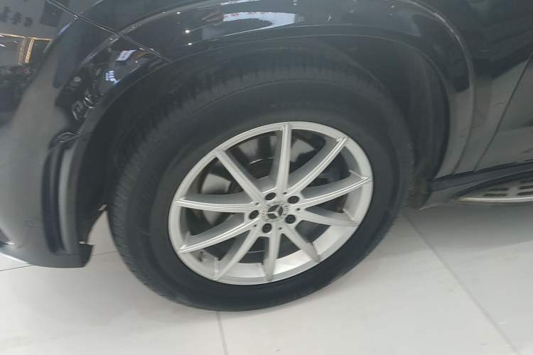 Used Mercedes-Benz GLE 2021 GLE 350 4MATIC Stylish Model Exterior 4