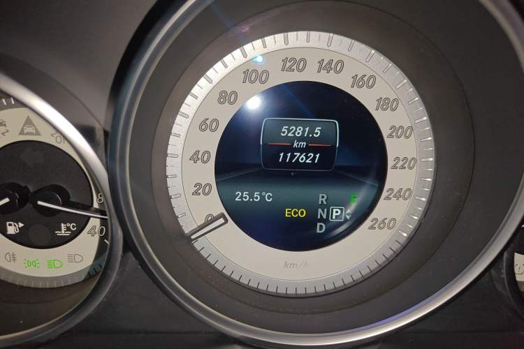 Used Mercedes-Benz E-Class 2015 E 260 L Sport Edition Odometer Close Up