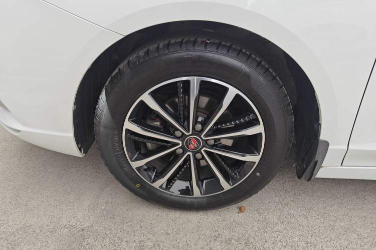 Used Roewe i5 2020 1.5L Automatic 4G Connect Luxury Flagship Edition

