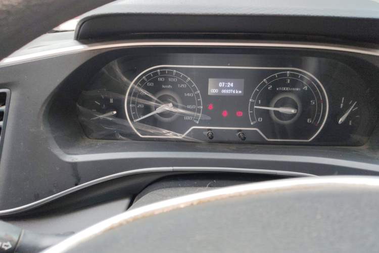 Used SAIC MAXUS Xintu V80 2021 2.0T Manual Classic Aoyuntong 127 PS Mid-axle Mid-roof 6/7/8/9-Seater Odometer Close Up