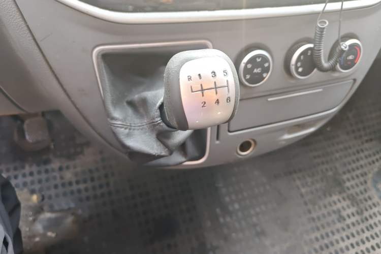 Used SAIC MAXUS Xintu V80 2021 2.0T Manual Classic Aoyuntong Short Wheelbase Mid-Height 7/8/9-Seater