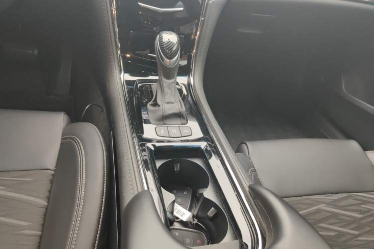 Used Cadillac ATS-L 2017 28T Tech Edition Gear Lever