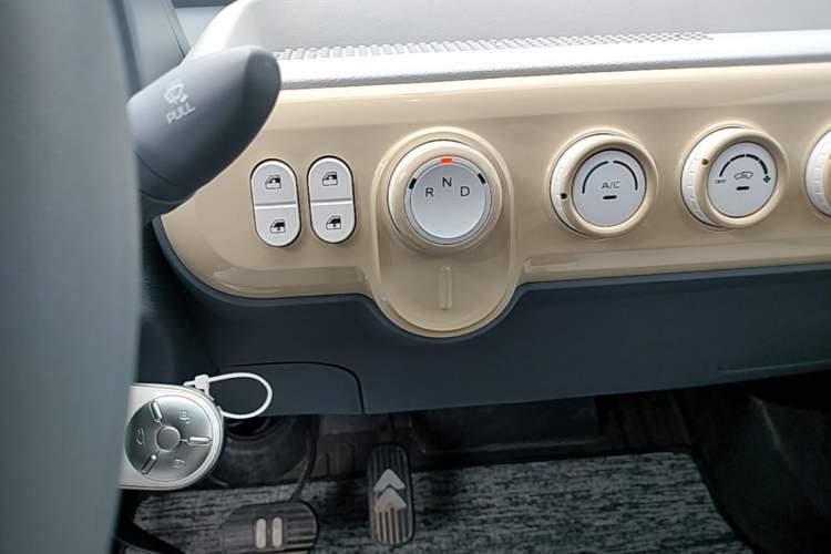 Used Bestune Pony 2025 222km Range Lingxi Horse Gear Lever