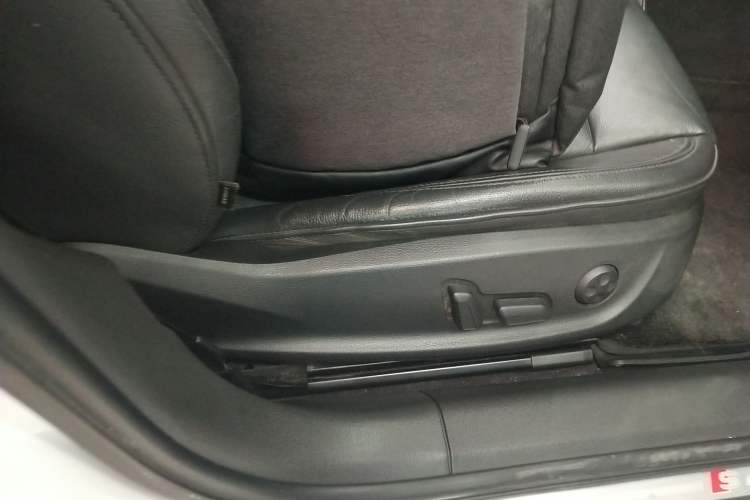 Used Audi A4L 2018 30th Anniversary Edition 40 TFSI Fashion Model Right Front Seat