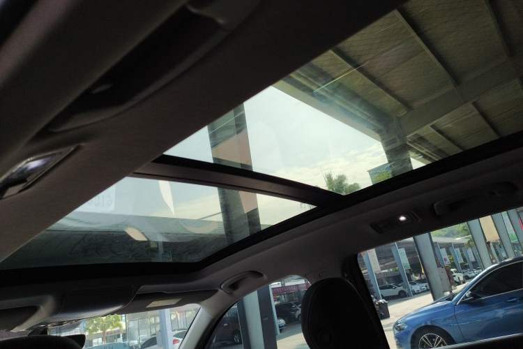 Used Volkswagen Tiguan L 2020 330TSI Automatic Two-Wheel Drive R-Line Flagship Version China VI Standard Headliner