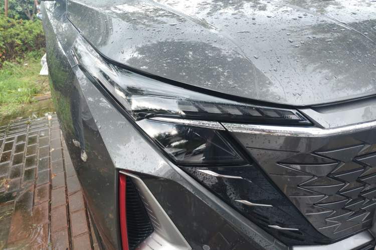 Used CHANGAN OSHAN Z6 2022 Blue Whale 1.5T DCT Smart Edition Right Front Headlight