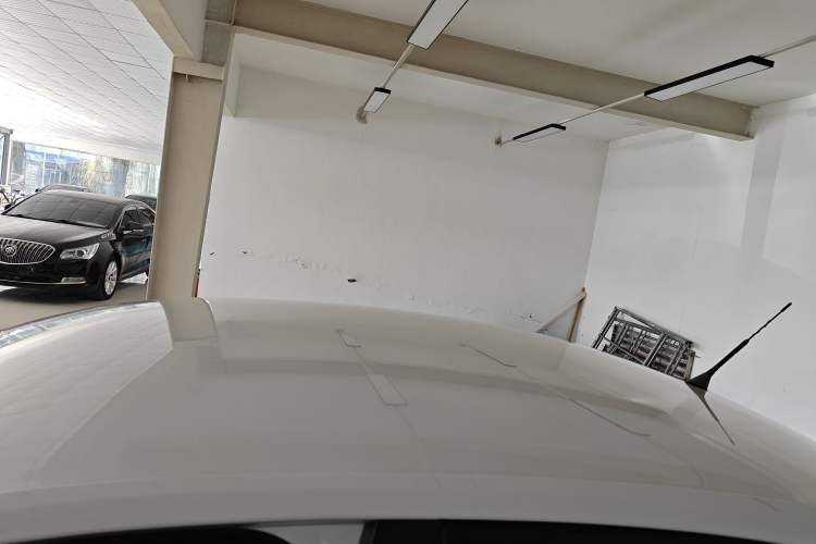 Used Volkswagen Jetta 2015 Zhuihui Edition 1.4L Manual Fashion Model Roof