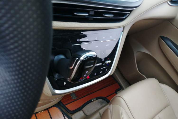 Used Buick GL8 2020 ES Land Cruiser 653T Luxury Model Gear Lever