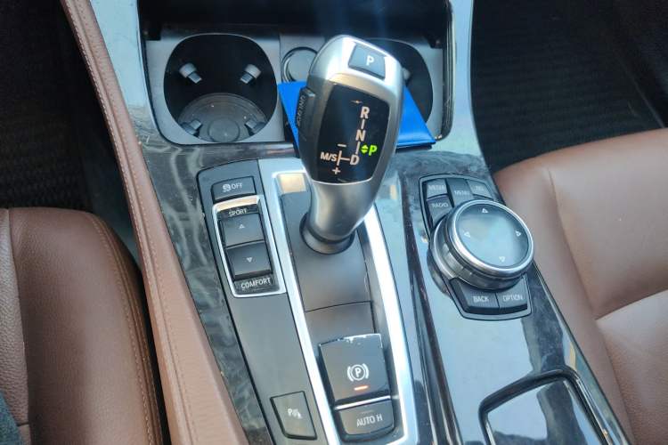 Used BMW 5 Series 2014 528Li Leading Model
