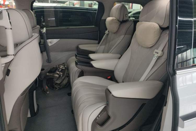 Used Denza D9 2022 DM-i 970 Four-Wheel Drive Prestige Model
