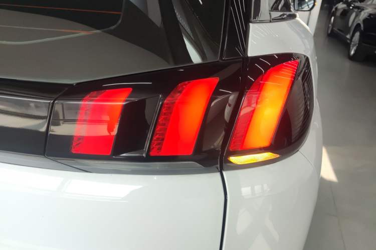 Used Peugeot 5008 2017 350THP 7-Seater Elite Edition
