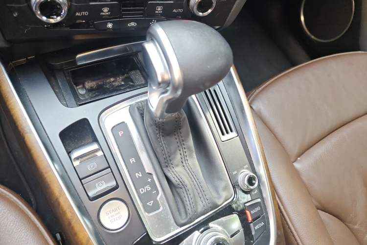 Used Audi Q5 2015 40 TFSI Comfort Model Gear Lever