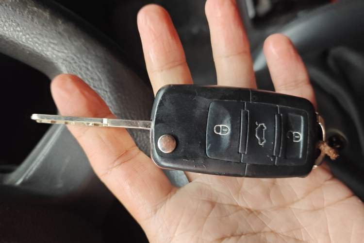 Used Ford Transit 2017 2.0T Diesel Multi-Purpose Commercial Vehicle Short Wheelbase Low Roof China IV Standard