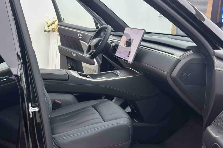 Used ONVO Luxeed L90 2025 Model—Max Six-Seater Version
