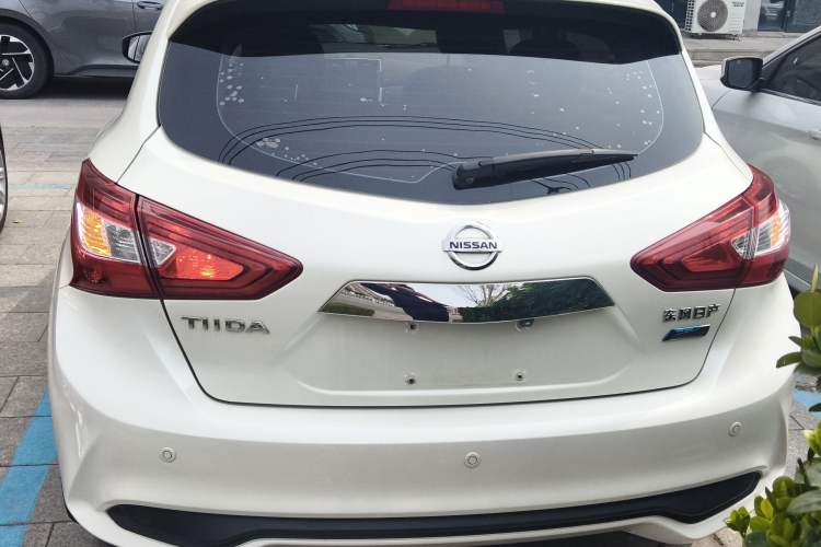 Used Nissan Tiida 2016 1.6L CVT Cool Dynamic Edition
