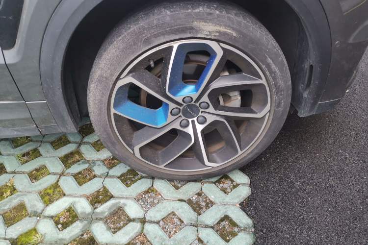 Used Lynk & Co 05 2020 2.0TD Two-Wheel Drive Shine Halo Right Front Wheel Hub