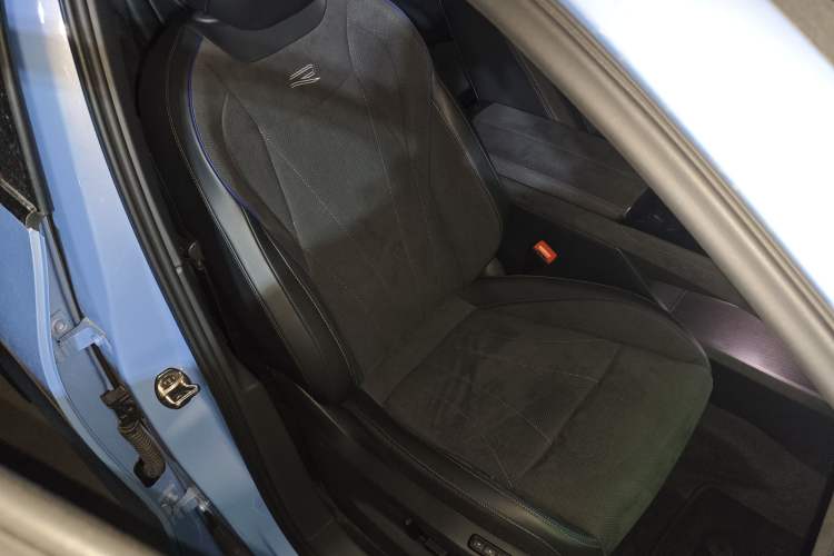 Used Volkswagen Tiguan L 2024 PRO 380TSI Four-Wheel Drive R-Line Prestige Edition Right Front Seat