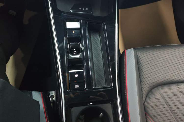 Used Volkswagen Lamando 2025 Lavida L 280TSI DSG Cool & Spicy Edition Gear Lever