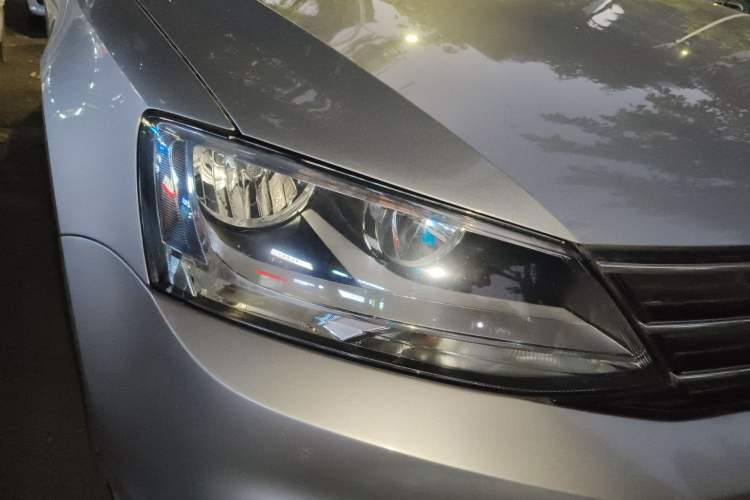 Used Volkswagen Sagitar 2015 1.6L Automatic Comfort Model Right Front Headlight