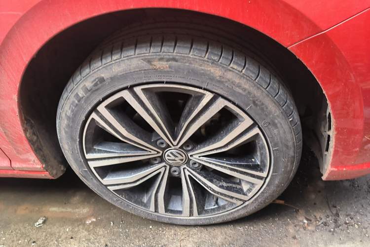 Used Volkswagen Lavida 2018 Hatchback 280TSI DSG Luxury Edition China V Standard Right Front Wheel Hub