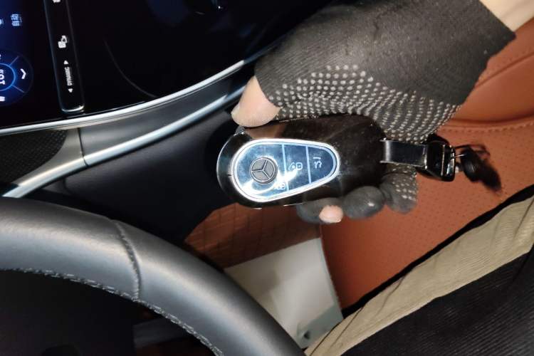 Used Mercedes-Benz GLC 2025 GLC 260 L 4MATIC Dynamic Edition Vehicle Key