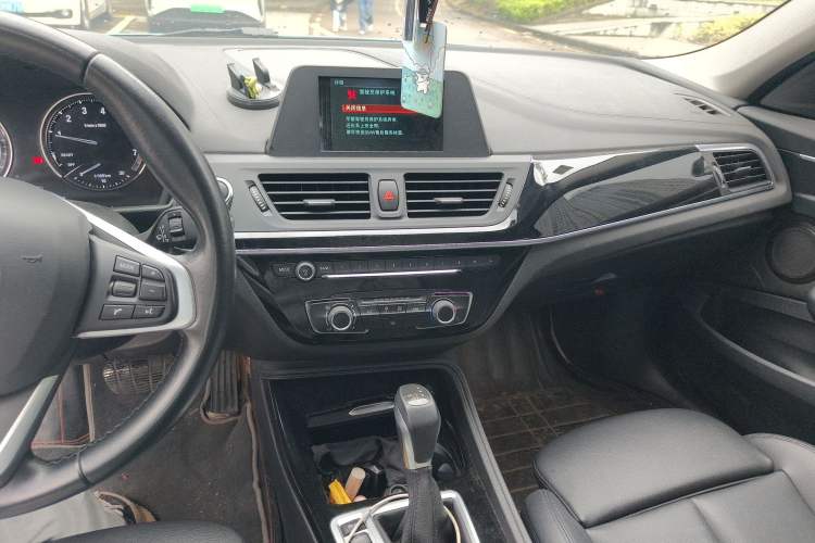 Used BMW 1 Series 2018 118i Sport Edition Audio And AC Panel