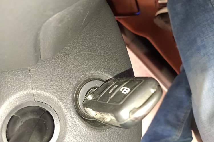 Used Volkswagen Polo 2016 1.4L Manual Fashion Model Vehicle Key