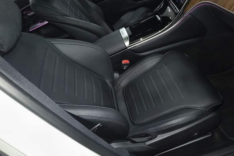 Used Mercedes-Benz GLC 2024 Refreshed GLC 300 L 4MATIC Dynamic Version 5 Seats