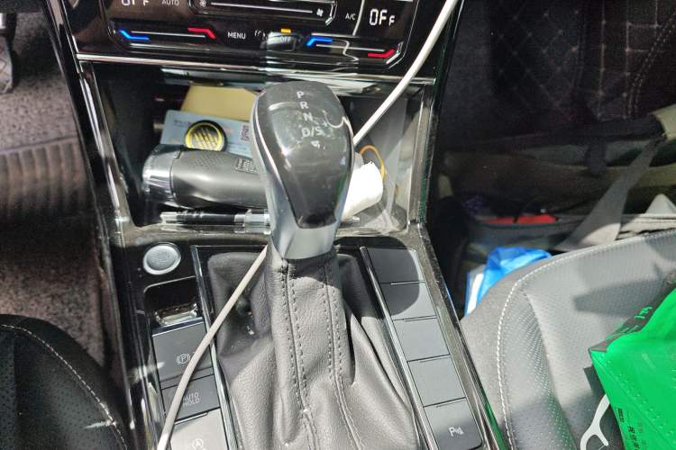 Used Volkswagen Passat 2025 Premium Version 380TSI Dragon Edition Gear Lever