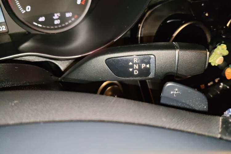 Used Mercedes-Benz C-Class 2018 C 200 L Sport Edition Gear Lever