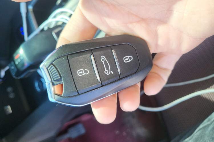 Used Peugeot 5008 2017 380THP 7-Seater Elite Edition Vehicle Key