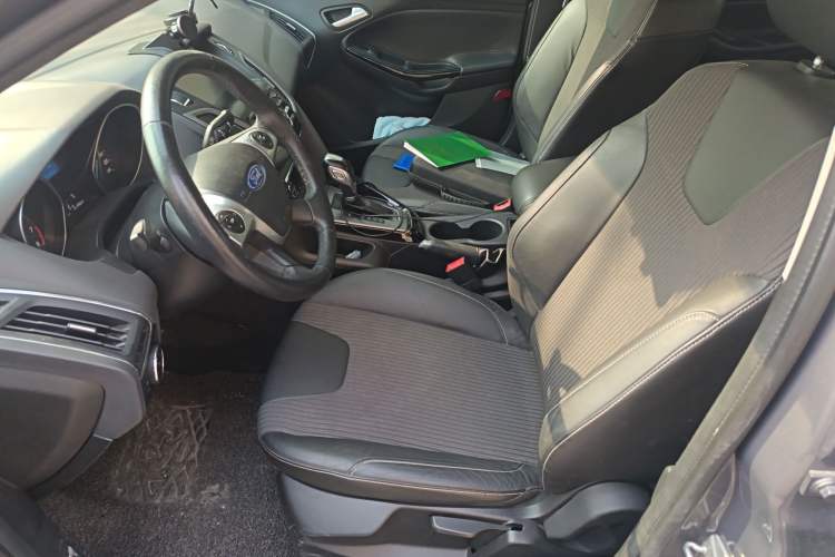 Used Ford Focus 2012 Sedan 1.6L Automatic Fashion Edition
