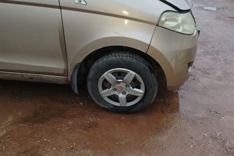 Used Wuling Hongguang 2010 1.2L Base Version China IV Standard Right Front Wheel Hub