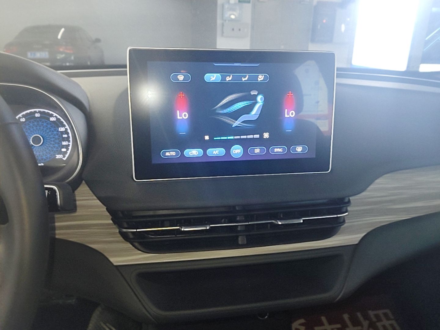 Hongqi E-QM5 2024 500km Range Edition — снимка 15