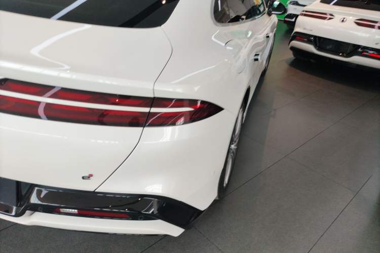 Used Denza Z9 2024 1100 km All-Wheel-Drive Ultra Version
