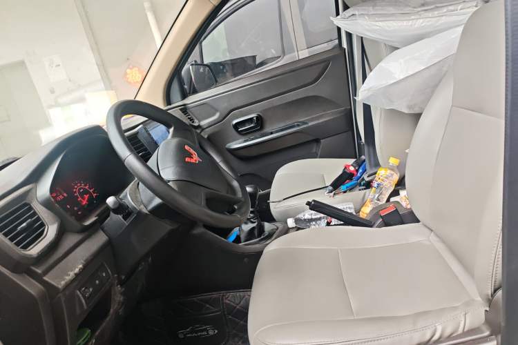 Used Wuling Hongguang V 2022 1.5L Jingqu Version Hydraulic Power Steering LAR Left Front Seat