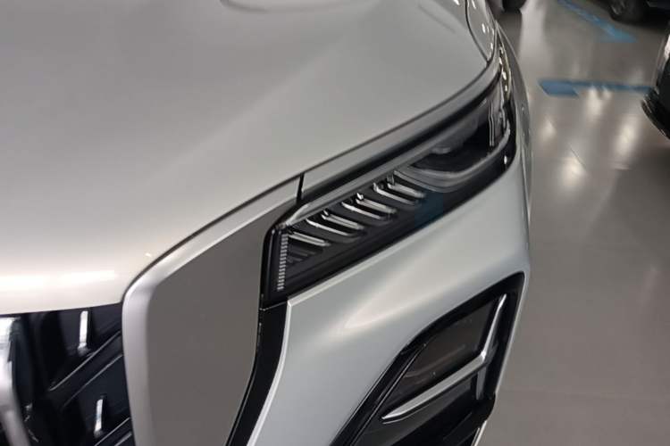 Used Hongqi HS5 2023 2.0T Four-Wheel Drive Flagship Pro Edition

