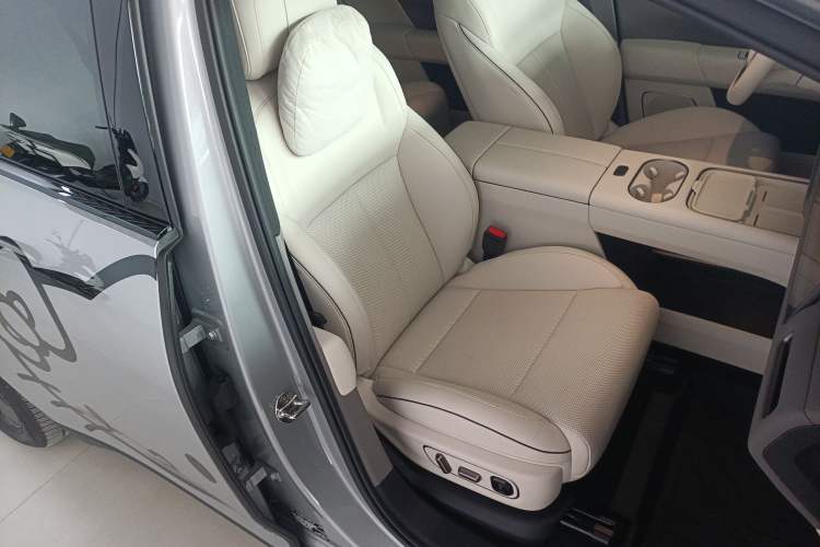 Used Li Auto i6 2025 Model Two-Wheel-Drive Standard Type Right Front Seat