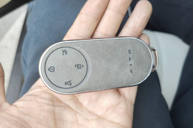 Used Hima AITO M8 2025 Extended-Range Max+ Version 53.4 kWh 6-Seater Edition Vehicle Key