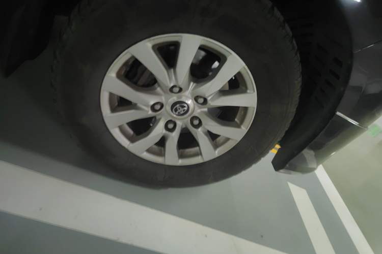 Used Toyota Land Cruiser  Right Front Wheel Hub