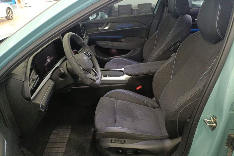 Used Volkswagen Passat 2025 Pro 380TSI Starry Dragon Luxury Edition
