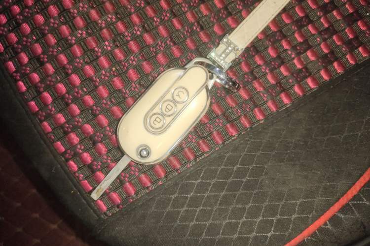 Used Wuling Hongguang MINIEV 2022 Macaron Premium Model – Lithium Iron Phosphate Vehicle Key