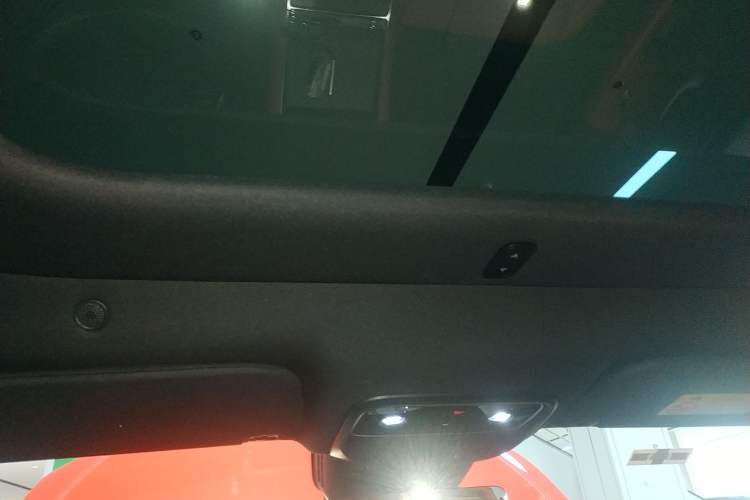 Used Hima AITO M5 2025 Extended-Range Ultra All-Wheel-Drive Version Headliner