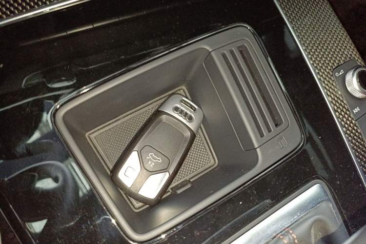 Used Audi Q5L Sportback 2021 40 TFSI Enjoy Life Edition Vehicle Key